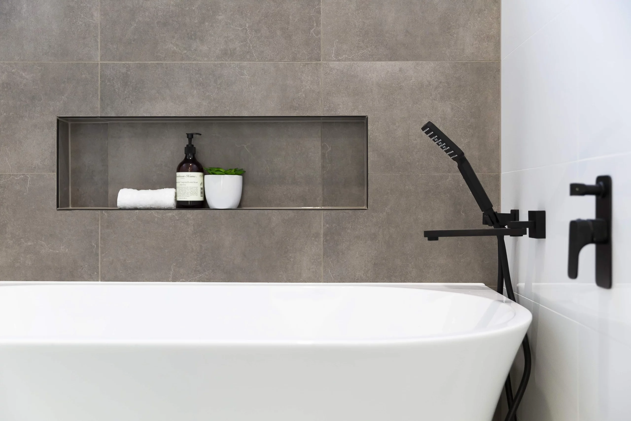 bathroom-2021-08-28-23-37-19-utc